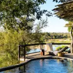 Hermoso entorno en Singita Boulders, con vistas al río Sand.