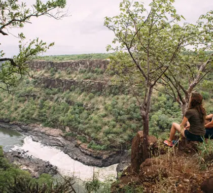 A partir desta varanda natural, a vista imensa do desfiladeiro de Batoka.