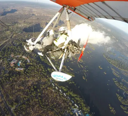Vista aérea en ultraligero del caudaloso río Zambeze.