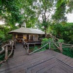Rhino River Camp, exterior de la tienda.