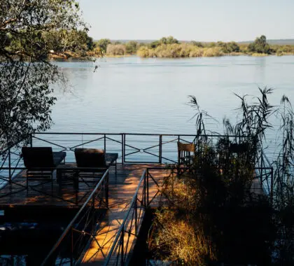 Rilassatevi nel vostro chalet sul fiume a Chundukwa, immersi nei panorami e nei suoni dello Zambesi. | Chundukwa River Lodge
