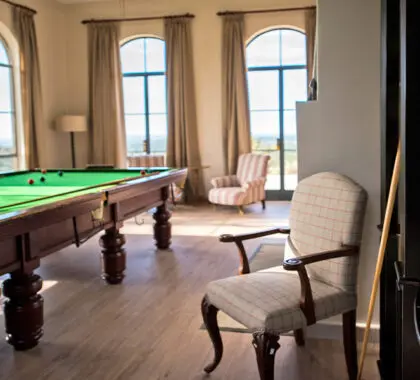 governors_mugie_house_pool-table