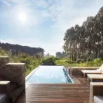 Suite Silverback con vistas a la piscina.