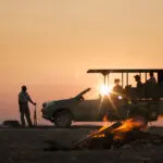 Safari nocturno en el Parque Nacional de Etosha.