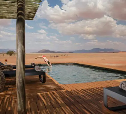 Refrésquese en la piscina | Kwessi Dunes