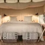 Interior del Mila Tented Camp.