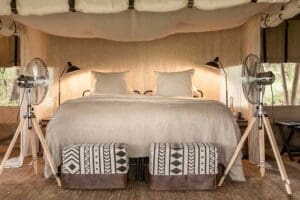 Interior del Mila Tented Camp.