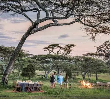 TANZANIA_Legendary-Expeditions_Legendary-Serengeti-Mobile-Camp_4-Legendary-Serengeti-Camp-Dinner-by-the-Campfire