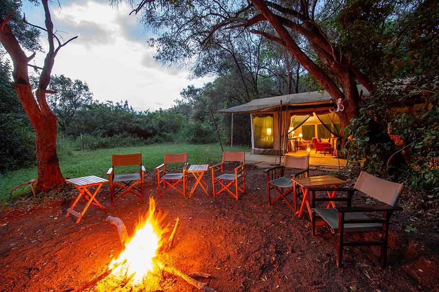 Hoguera en el Nairobi Tented Camp.