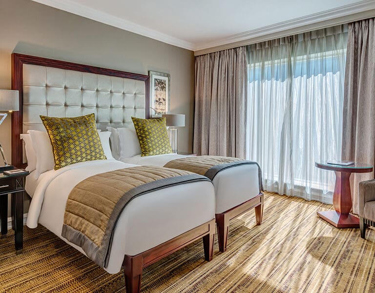 intercontinantal-or-tambo-international-airport-hotel-johannesburg-_deluxe_twin_room