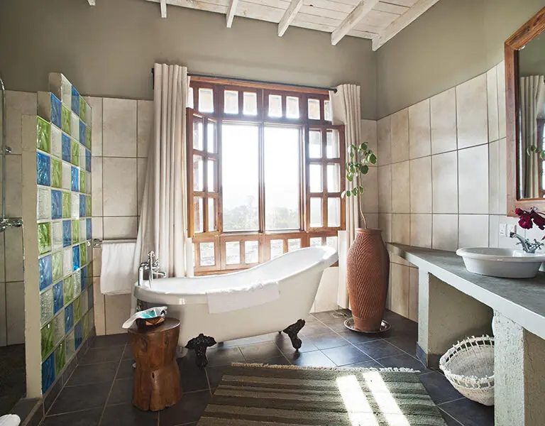 kitela-lodge-tanzania-ngorongoro-conservation-area-bathroom