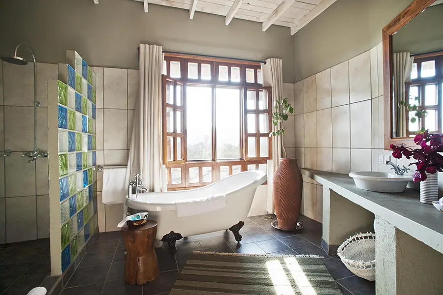kitela-lodge-tanzania-ngorongoro-conservation-area-bathroom