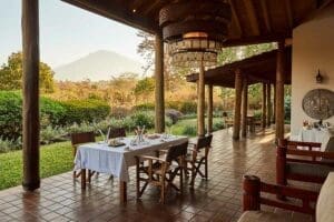 Disfrute de un desayuno con vistas en el Legendary Lodge.