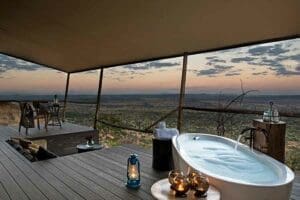 Un baño de burbujas con vistas en la terraza de Lemala.