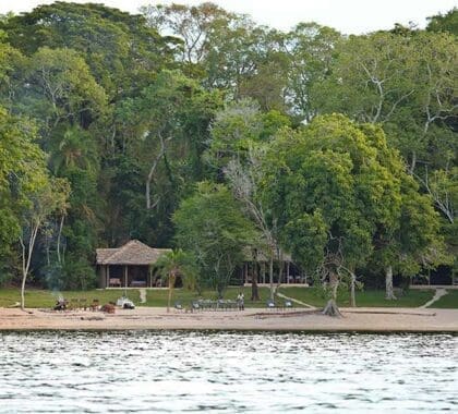 El Rubondo Island Camp domina las vastas aguas del lago Victoria.