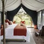 Interior de la tienda del Ngorongoro Crater Camp.