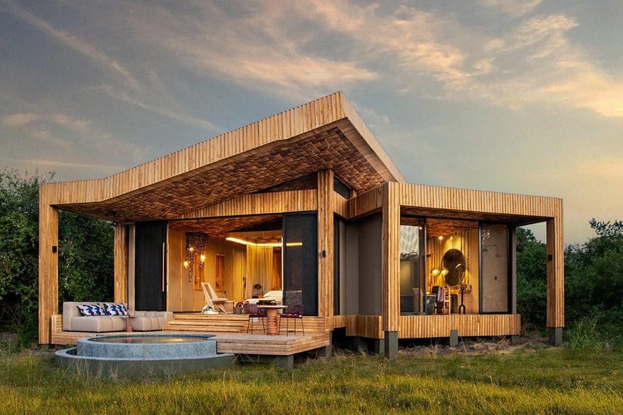 Un edificio geométrico de madera con una pequeña piscina y una zona para sentarse - Grumeti Serengeti River Lodge | Go2Africa