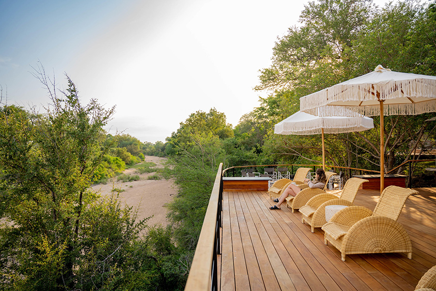 deck-seating-overlooking-riverbed-thornybush