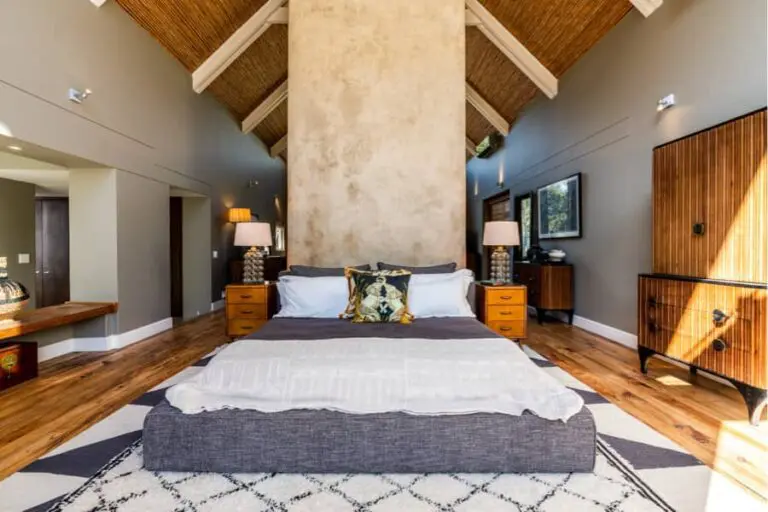 Maison Noir, Grand Master Suite.