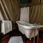 Salle de bain attenante.