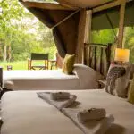 Interior de la tienda de campaña Porini Mara Camp.