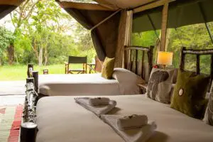 Interior de la tienda de campaña Porini Mara Camp.