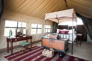Tienda doble en el campamento Kalahari.