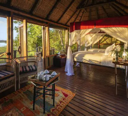 Interior del chalé Mapula Lodge.