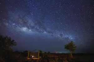 Cubo de observación de estrellas por la noche. 