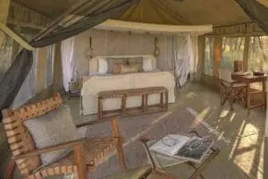 Interior de la tienda del campamento de Olakira.