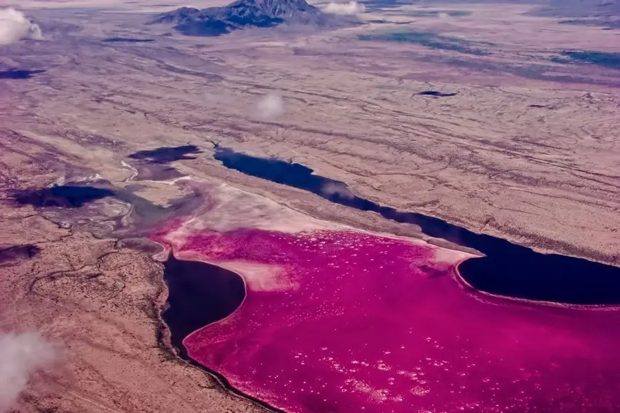 Vista aérea del lago Magadi, Gran Valle del Rift | Kenia | Go2Africa