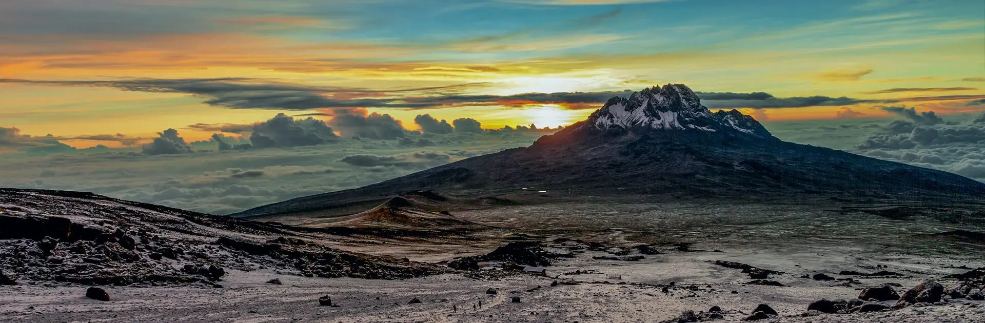 Amanecer en las laderas del monte Kilimanjaro en Tanzania | Go2Africa