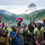Vivir experiencias culturales de inmersión con la comunidad Batwa. 