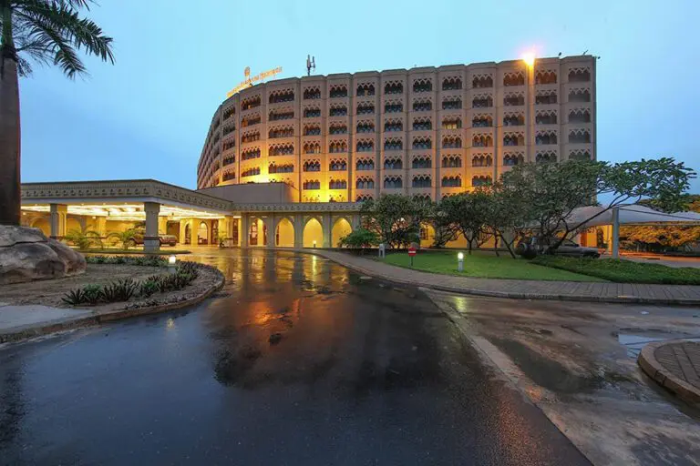 Serena Hotel exterior.