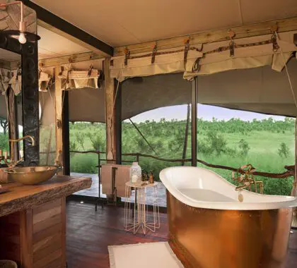 Baño con vistas en el campamento Somalisa.