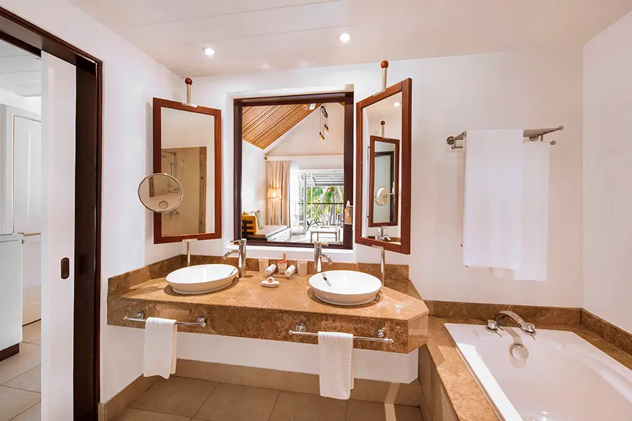 victoria-beachcomber-mauritius-bathroom2