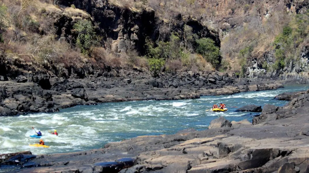 Descenso de rápidos en las cataratas Victoria | Go2Africa