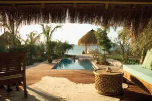 Los lodges del archipiélago de Bazaruto gozan de las ubicaciones más asombrosas. Éste tiene vistas a una piscina privada en la isla de Benguerra.