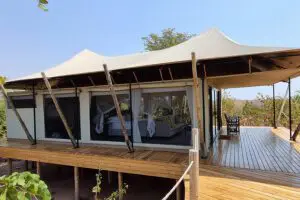 Exterior de la tienda bush suite.