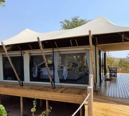 Exterior de la tienda bush suite.