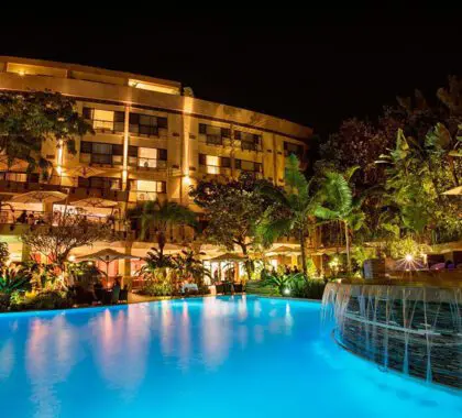 Ervaar het geluk van verfijnd comfort in het Kigali Serena Hotel.