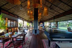 Interior de la zona principal de Mukwa River Lodge.