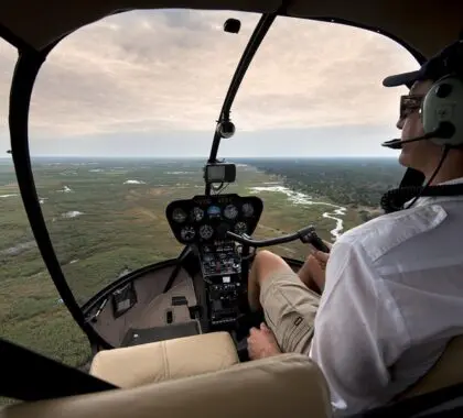 Vuelo en helicóptero sobre el delta del Okavango en Botsuana.