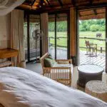 Interior de la habitación del Mfuwe Lodge.
