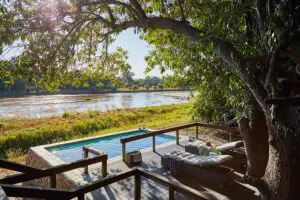 Piscina con vistas de Kapamba Bushcamp.