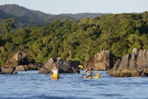 Pruebe a navegar en kayak de mar. 