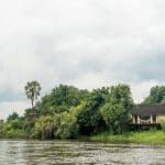 Chalés abiertos al río