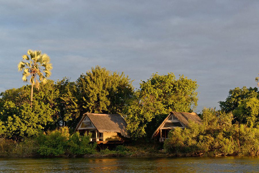 sindabezi-island-lodge-private-open-fronted-chalets