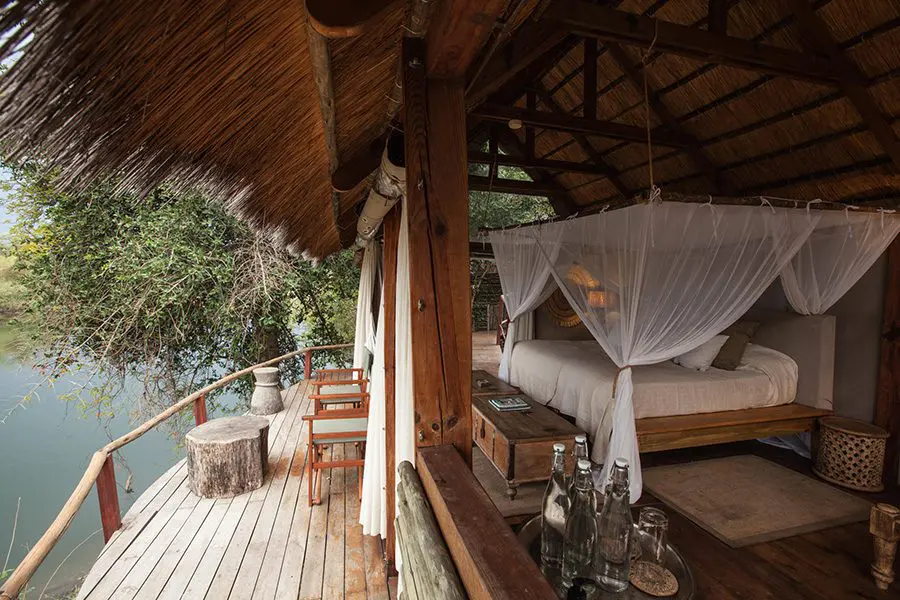 sindabezi-island-lodge-chalet-deck