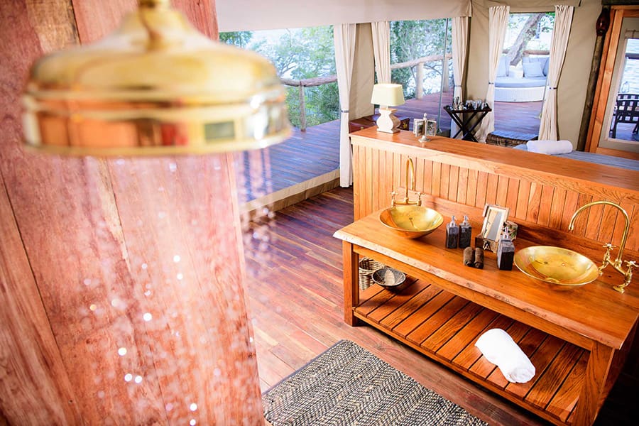 green-safaris-zambia-kafue-ila-safari-lodge-suite-bathroom